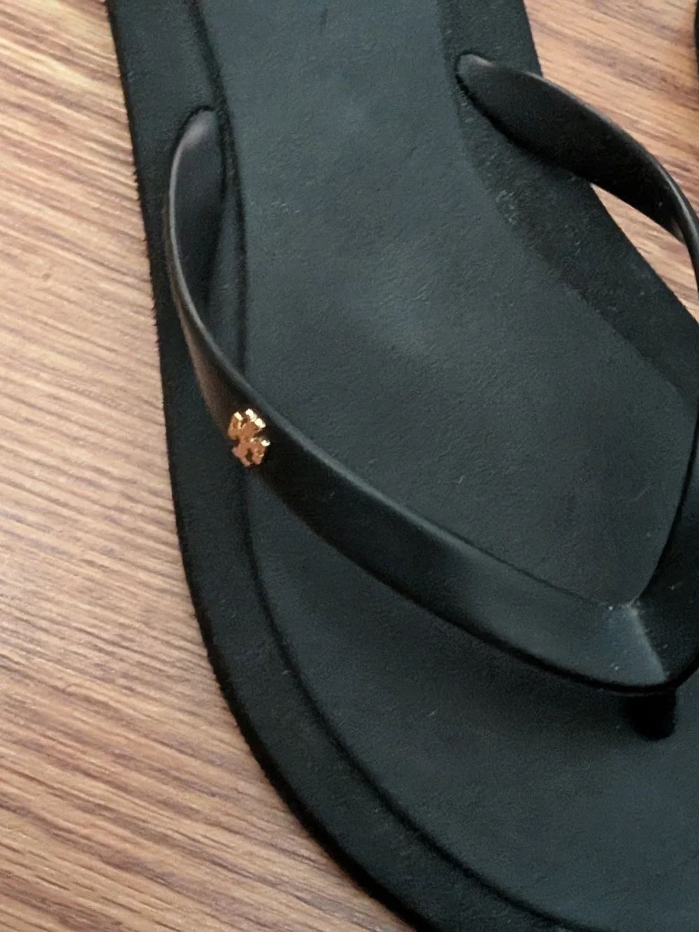 Tory Burch Kira Padded Flip Flop - Perfect Black/Gold